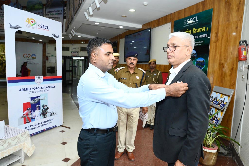 एसईसीएल में सशस्त्र सेना झंडा दिवस पर अंशदान अभियान
