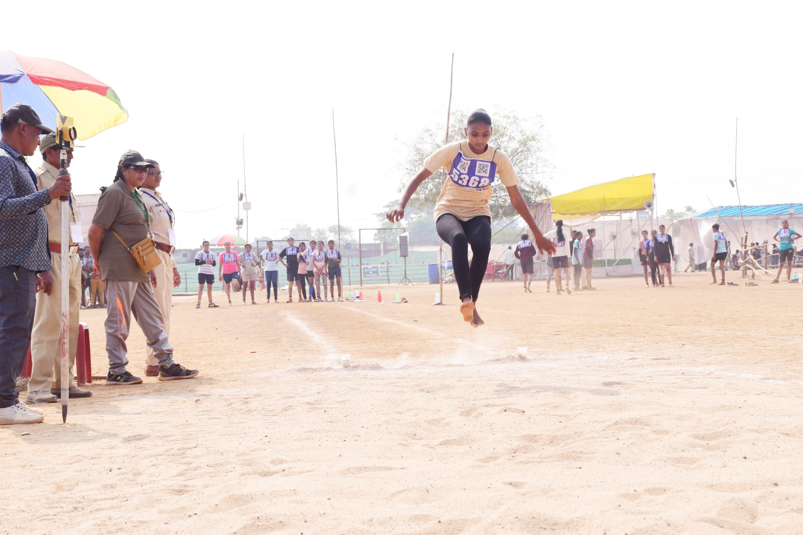 वनरक्षक बनने युवा भर्ती में हो रहे शामिल