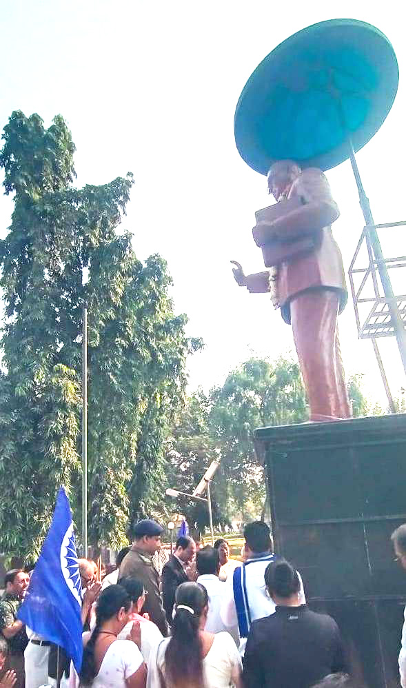 परिनिर्वाण दिवस पर अम्बेडकर को किया नमन