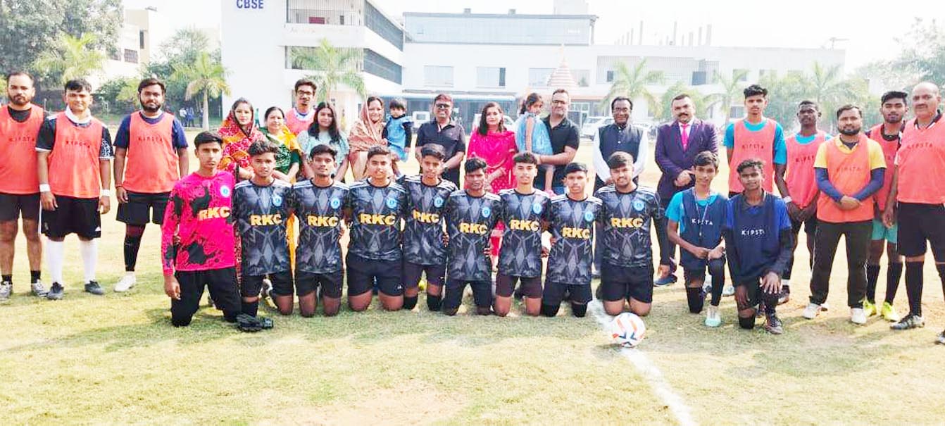 रॉयल किड्स कान्वेंट में  फुटबॉल टूर्नामेंट का आगाज