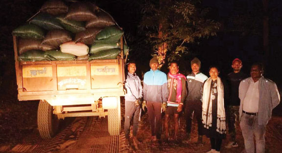 150 बोरी धान लदी ट्रैक्टर-ट्रॉली जब्त 150 बोरी धान लदी ट्रैक्टर-ट्रॉली जब्त