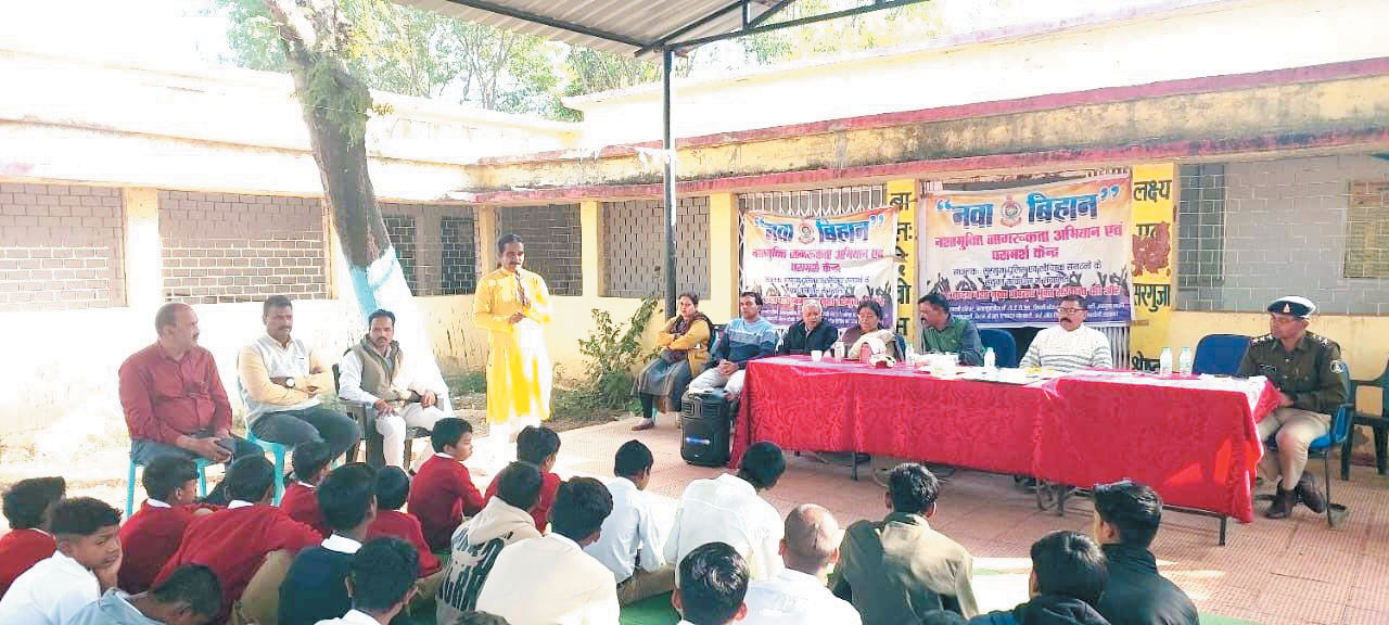 छात्रों को नशा मुक्ति-यातायात नियमों की दी जानकारी