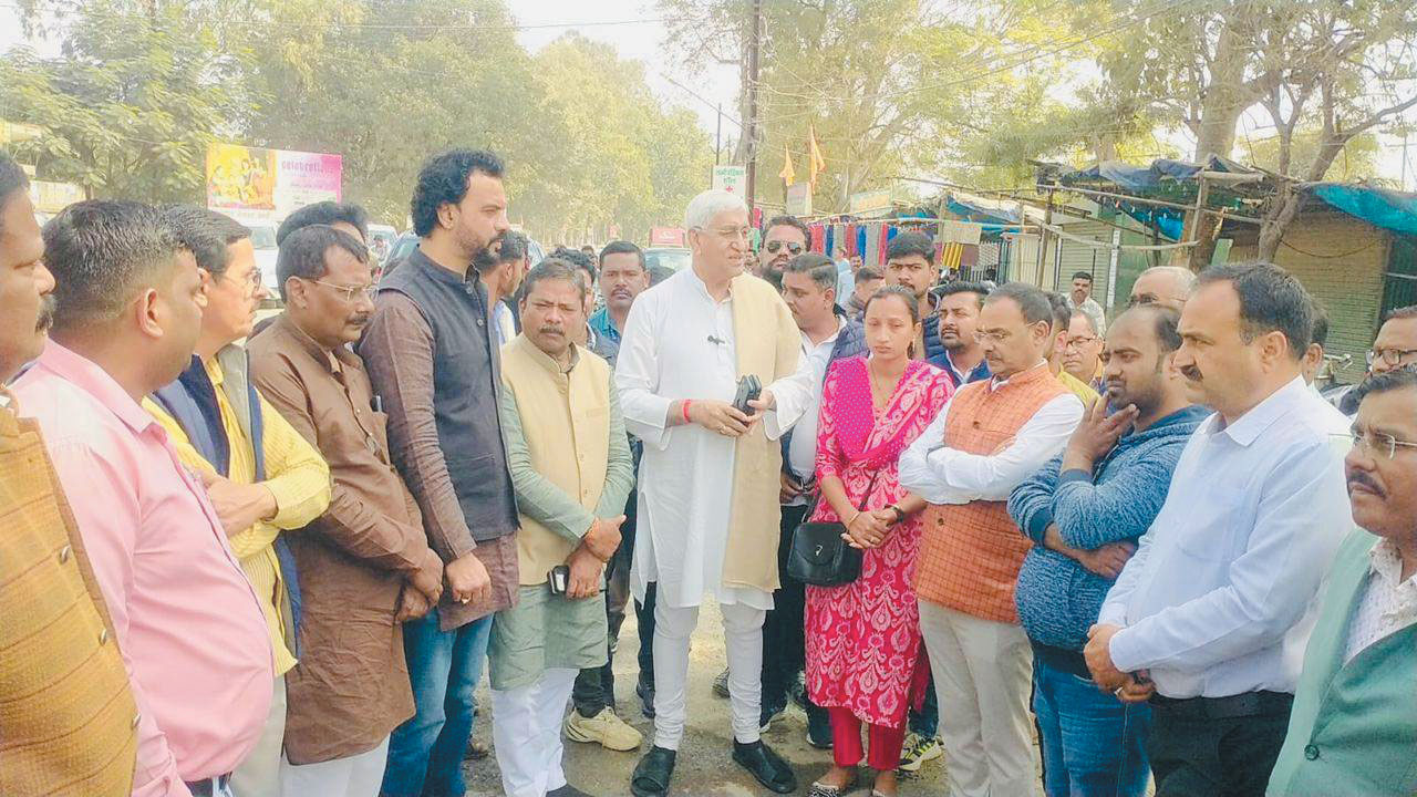  पूर्व उपमुख्यमंत्री ने एनएच-43 पर पैच रिपेयर का किया निरीक्षण