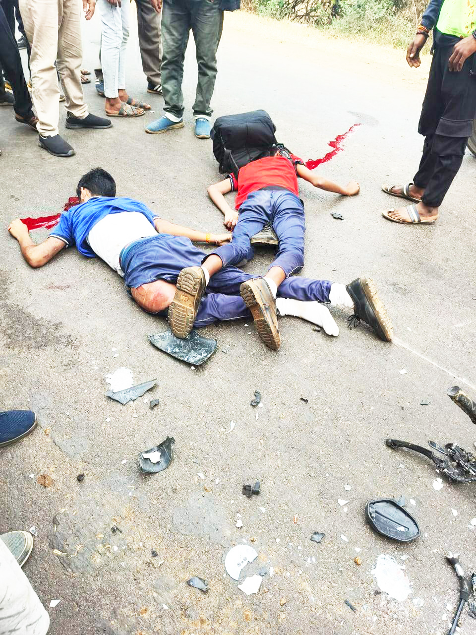 सडक़ हादसे में बाइक सवार छात्र की मौत, दूसरा गंभीर सडक़ हादसे में बाइक सवार छात्र की मौत, दूसरा गंभीर