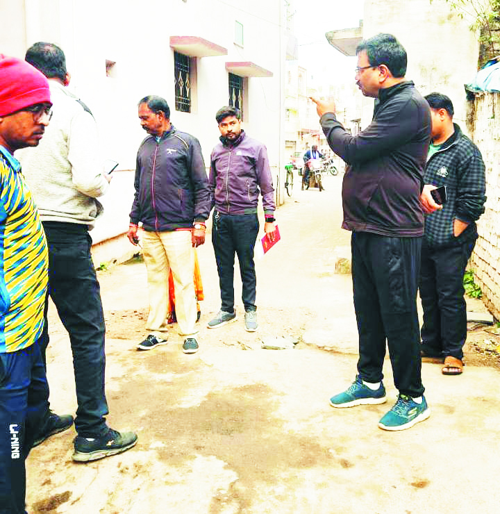 कचरा पाए जाने पर आयुक्त ने जताई नाराजगी