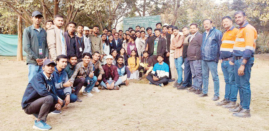 पालीटेक्निक के विद्यार्थी पहुंचे पीईकेबी खदान