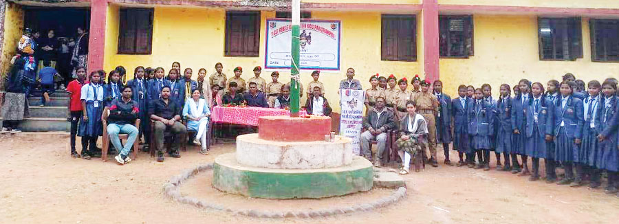 स्कूल में मना नौसेना दिवस स्कूल में मना नौसेना दिवस