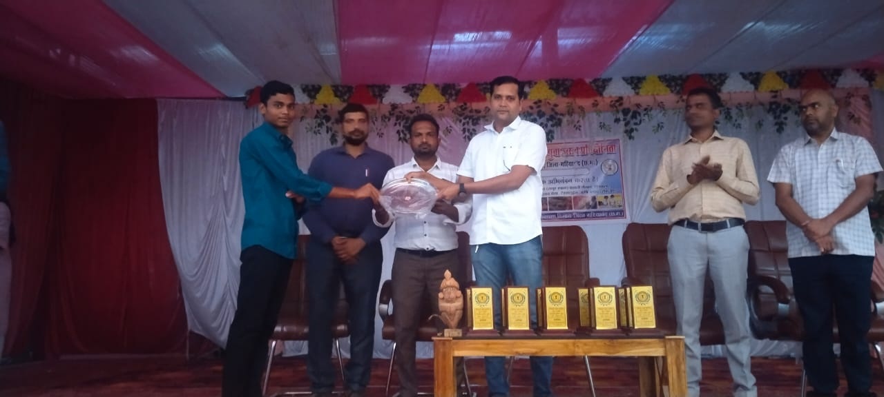युवा प्रतिभाओं ने बिखेरी साहित्यिक-सांस्कृतिक छटा युवा प्रतिभाओं ने बिखेरी साहित्यिक-सांस्कृतिक छटा