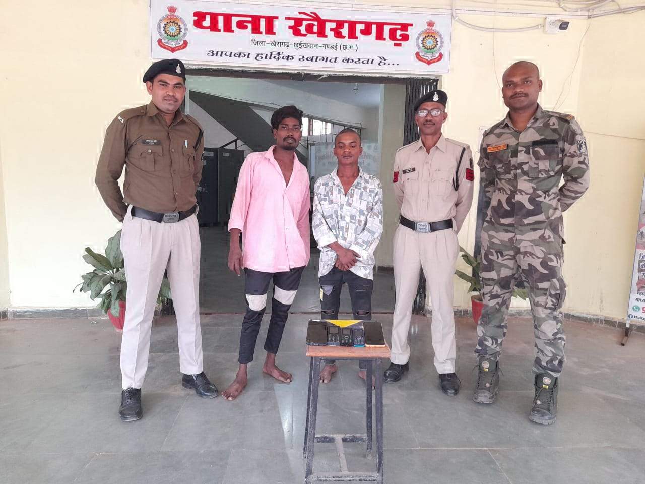 दुकान से मोबाइल चोरी करने वाले 2 आरोपी पकड़ाए