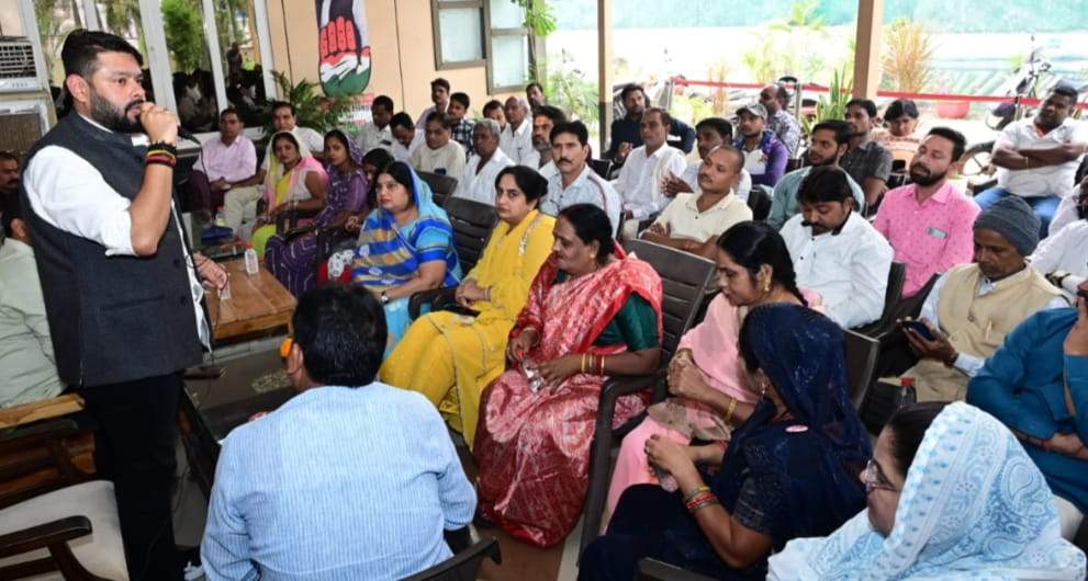 नगरीय निकाय चुनाव पर कांग्रेस कार्यकर्ताओं ने की चर्चा