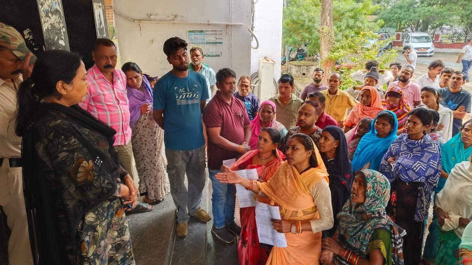 स्थाई पट्टे की मांग को लेकर लगाई गुहार