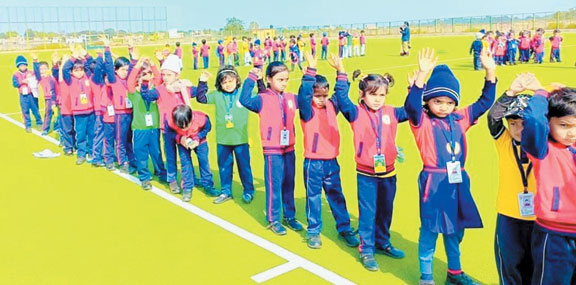 डीपीएस में मना सशस्त्र सेना झंडा दिवस