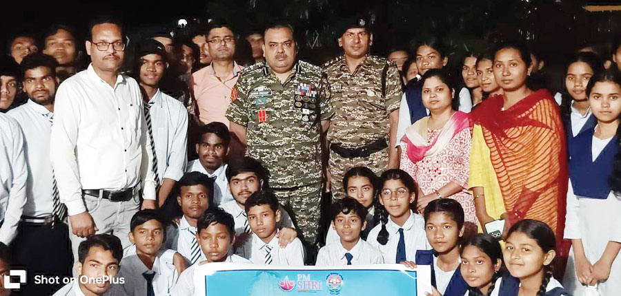 सीआरपीएफ कैंप पुसपाल में विद्यार्थियों का शैक्षिक भ्रमण सीआरपीएफ कैंप पुसपाल में विद्यार्थियों का शैक्षिक भ्रमण