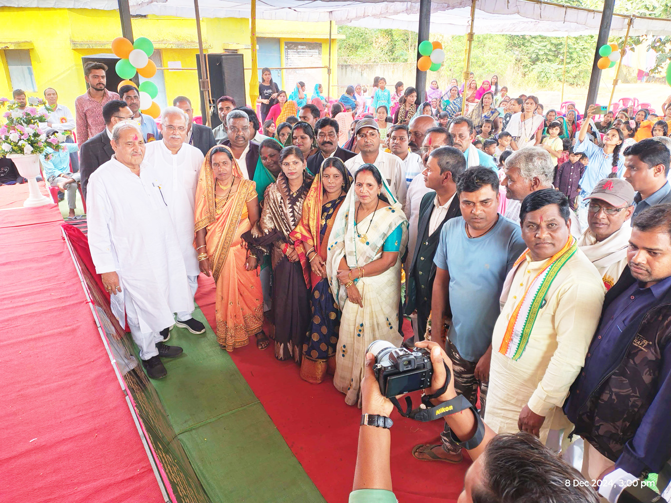 पूर्व सीएम बघेल ने किया निर्माण कार्यों का लोकार्पण पूर्व सीएम बघेल ने किया निर्माण कार्यों का लोकार्पण