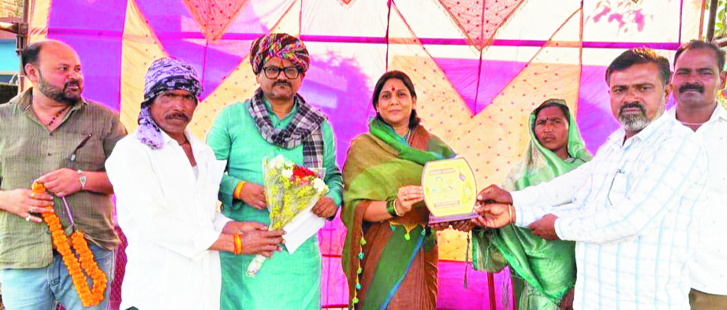 जिपं सदस्य प्रज्ञा ने पेंड्री में किया भूमिपूजन जिपं सदस्य प्रज्ञा ने पेंड्री में किया भूमिपूजन