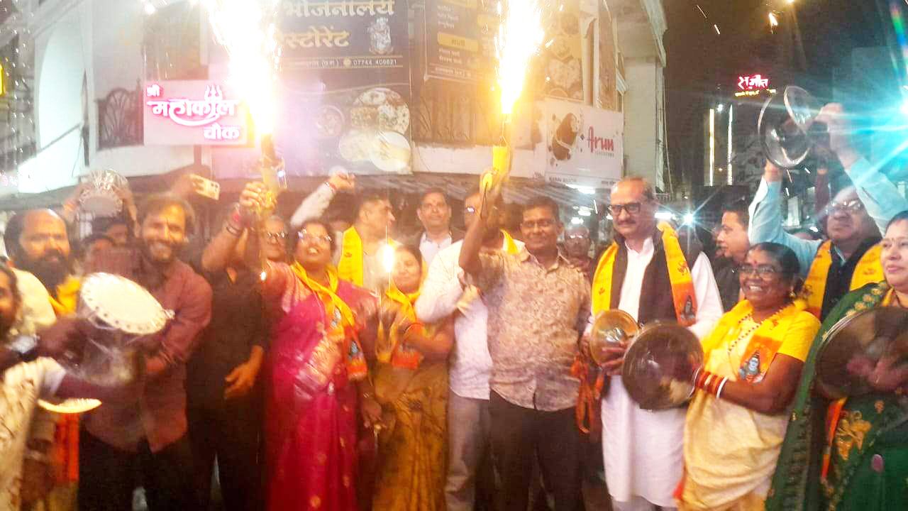 आतिशबाजी के साथ मेयर ने किया महाकाल चौक का अनावरण