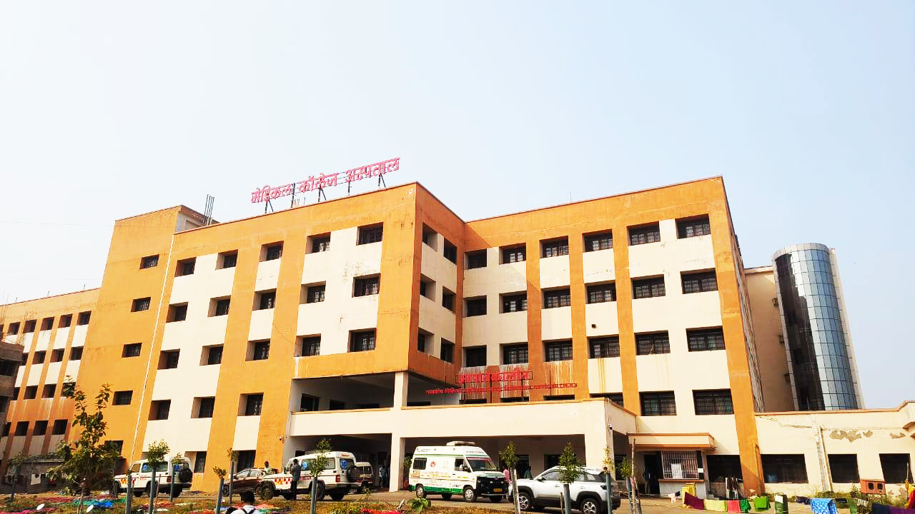 नॉन प्रेक्टिस एलाउंस लेकर खुलेआम निजी अस्पतालों में चिकित्सक दे रहे सेवाएं