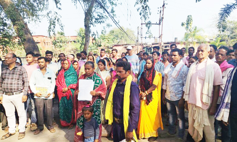 सरकारी जमीन से अवैध कब्जा हटाने की मांग, सौंपा ज्ञापन सरकारी जमीन से अवैध कब्जा हटाने की मांग, सौंपा ज्ञापन