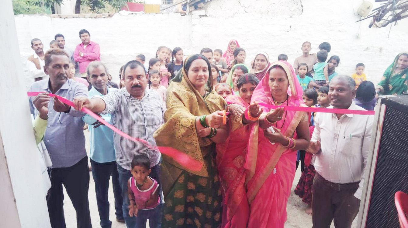 रेणुका ने किया रंगमंच का लोकार्पण