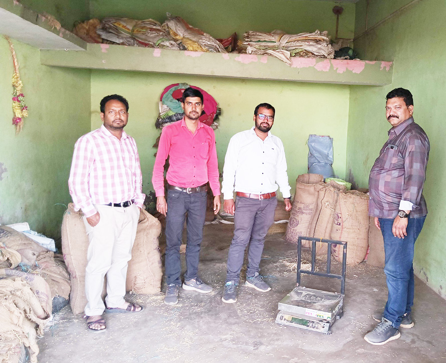 3 दुकान से 54 क्विंटल धान जब्त 3 दुकान से 54 क्विंटल धान जब्त