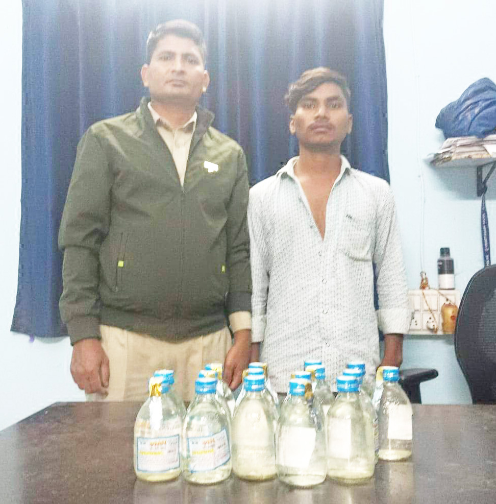 शराब संग युवक पकड़ाया शराब संग युवक पकड़ाया