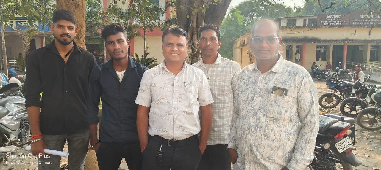 अतिक्रमण के खिलाफ कलेक्टर से शिकायत अतिक्रमण के खिलाफ कलेक्टर से शिकायत