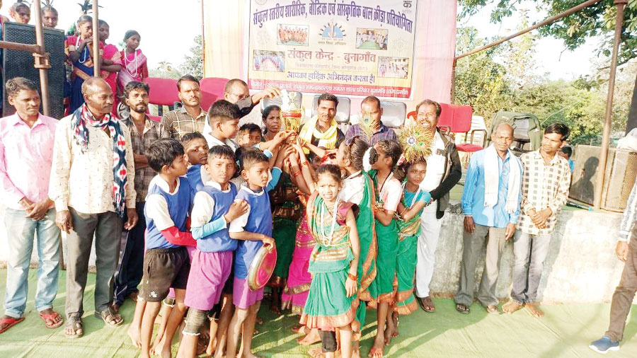 संकुल स्तरीय खेल स्पर्धा, बुनागांव-आलवाड़ को ऑल ओवर चैंपियन का खिताब संकुल स्तरीय खेल स्पर्धा, बुनागांव-आलवाड़ को ऑल ओवर चैंपियन का खिताब