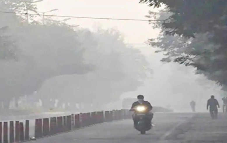 उत्तर से आ रही ठंडी हवा, पारा 10 डिग्री पर पहुंचा उत्तर से आ रही ठंडी हवा, पारा 10 डिग्री पर पहुंचा