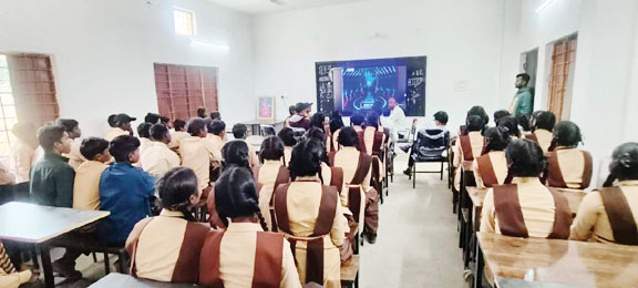 सुशासन दिवस पर आधारित क्विज स्पर्धा सुशासन दिवस पर आधारित क्विज स्पर्धा