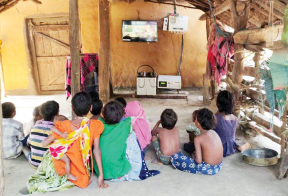 आजादी के 78 साल बाद घोर नक्सल प्रभावित गांव पूवर्ती में पहली बार गूंजी दूरदर्शन की आवाज