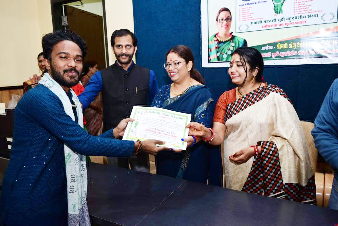 छत्तीसगढ़ धरोहर रत्न सम्मान से सम्मानित शहर के युवा कलाकार