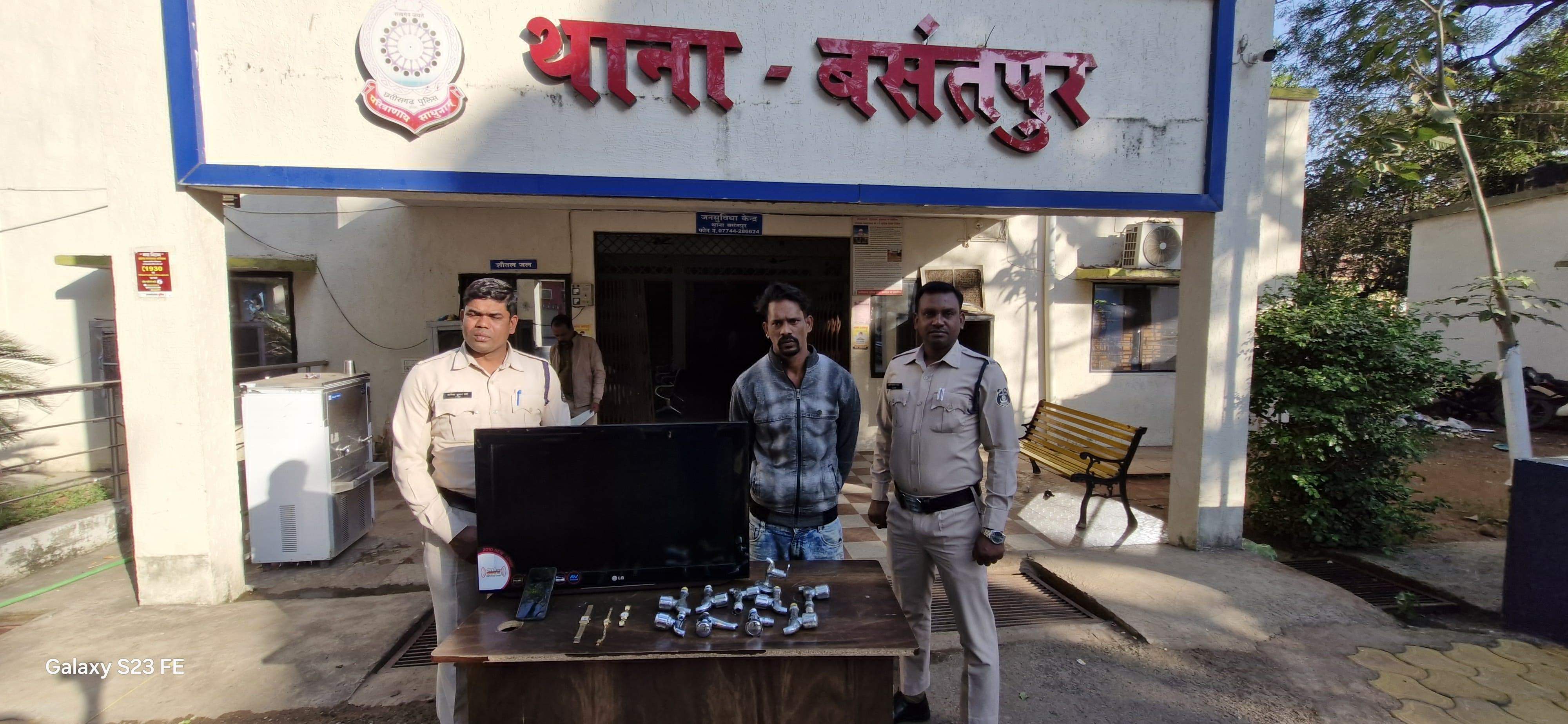 मकान में चोरी, आरोपी गिरफ्तार, सामान बरामद