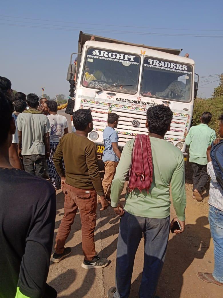 हाइवा से कुचलने से युवती की मौत