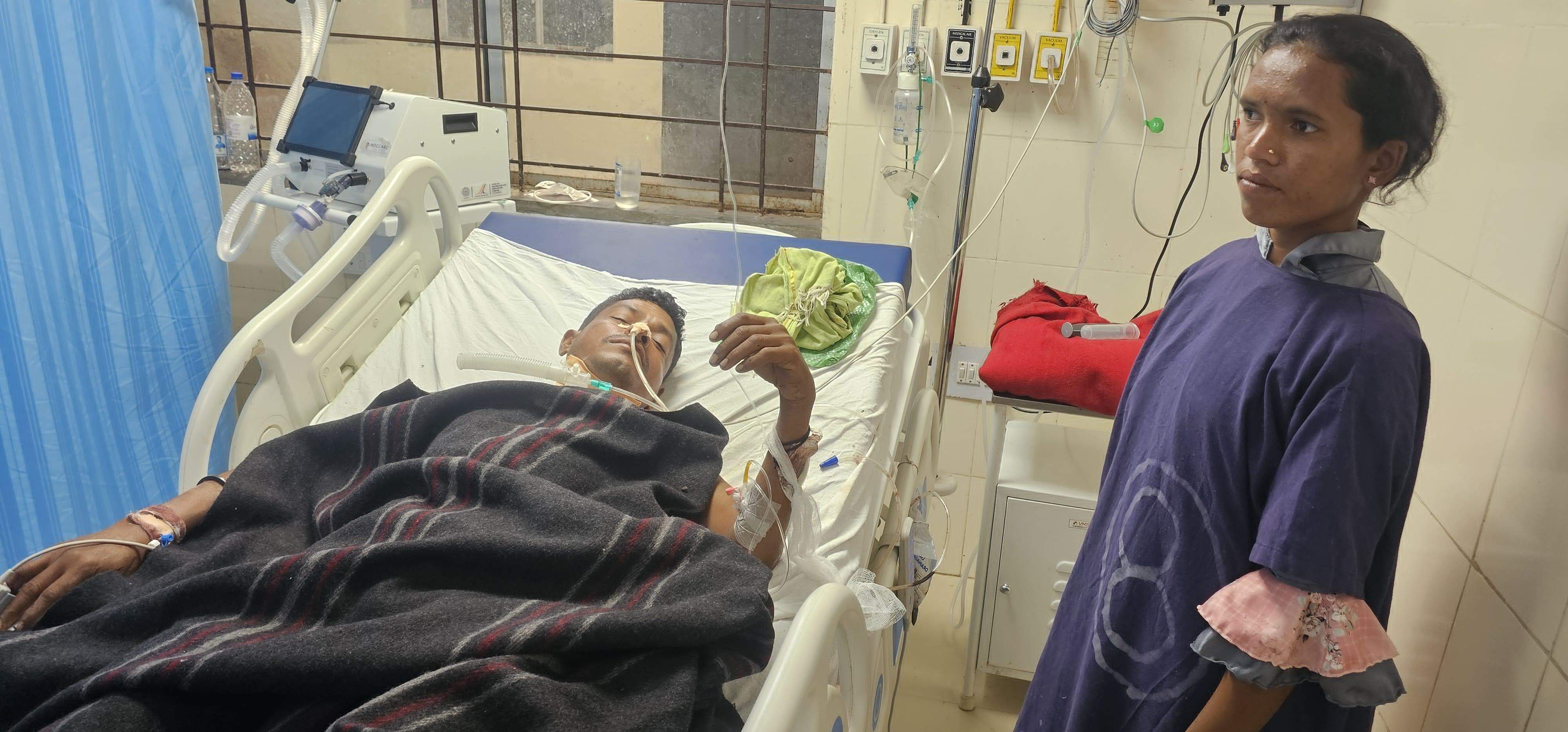 मुर्गा बाजार में ग्रामीण का रेता गला, घायल