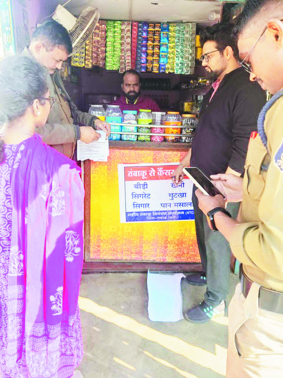 8 पान ठेलों पर चालानी कार्रवाई