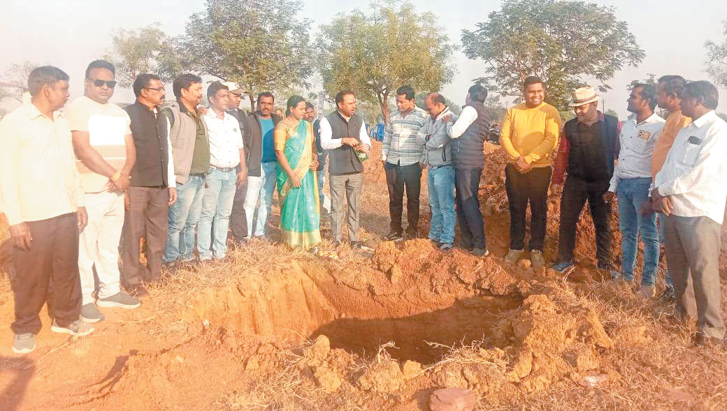 भटगांव में बैडमिंटन कोर्ट का भूमि पूजन