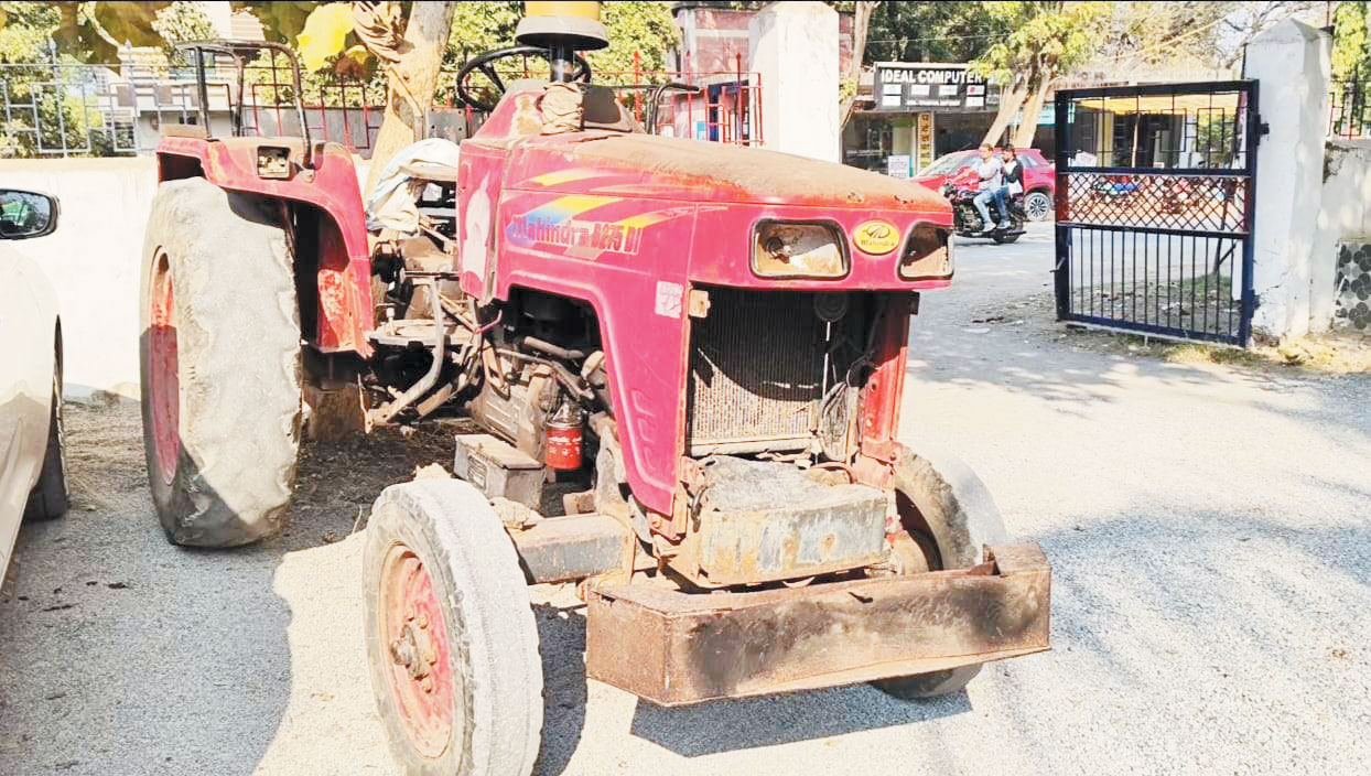 चोरी की ट्रैक्टर लावारिस हालत में मिली
