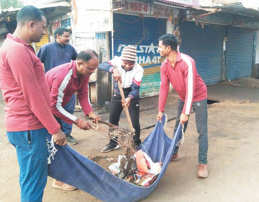 नगर सेना ने शहर के प्रमुख स्थलों पर की साफ-सफाई