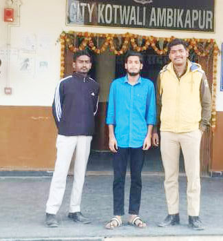 तलवार लहराते डराया, फरार आरोपी बंदी