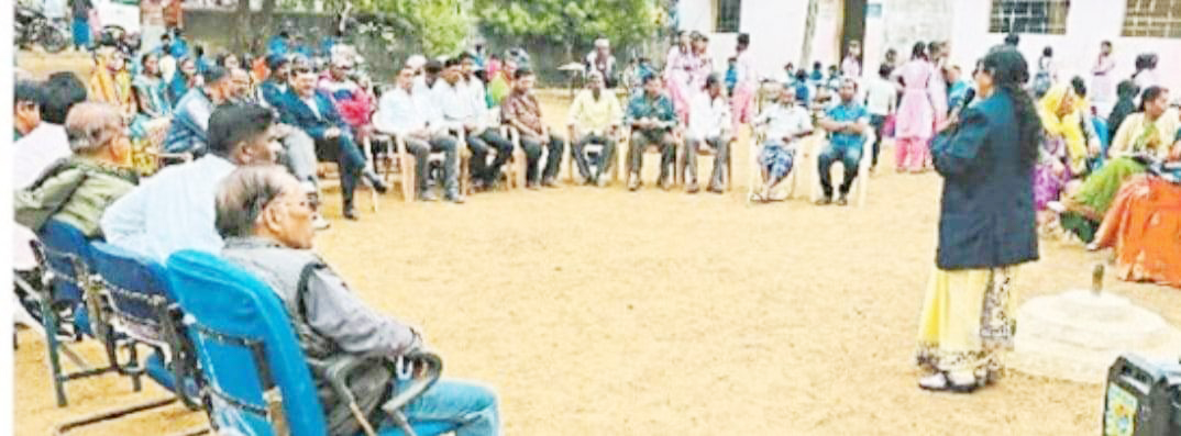 स्कूलों में हुई पालक-शिक्षक बैठक 