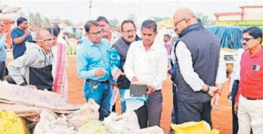 खाद्य सचिव ने किया धान खरीदी केंद्रों का निरीक्षण