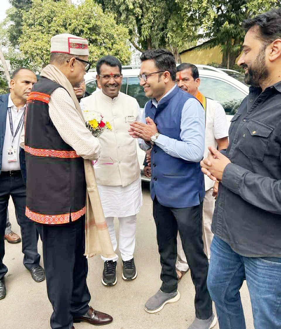 राज्यपाल से देवांगन ने की सौजन्य मुलाकात राज्यपाल से देवांगन ने की सौजन्य मुलाकात