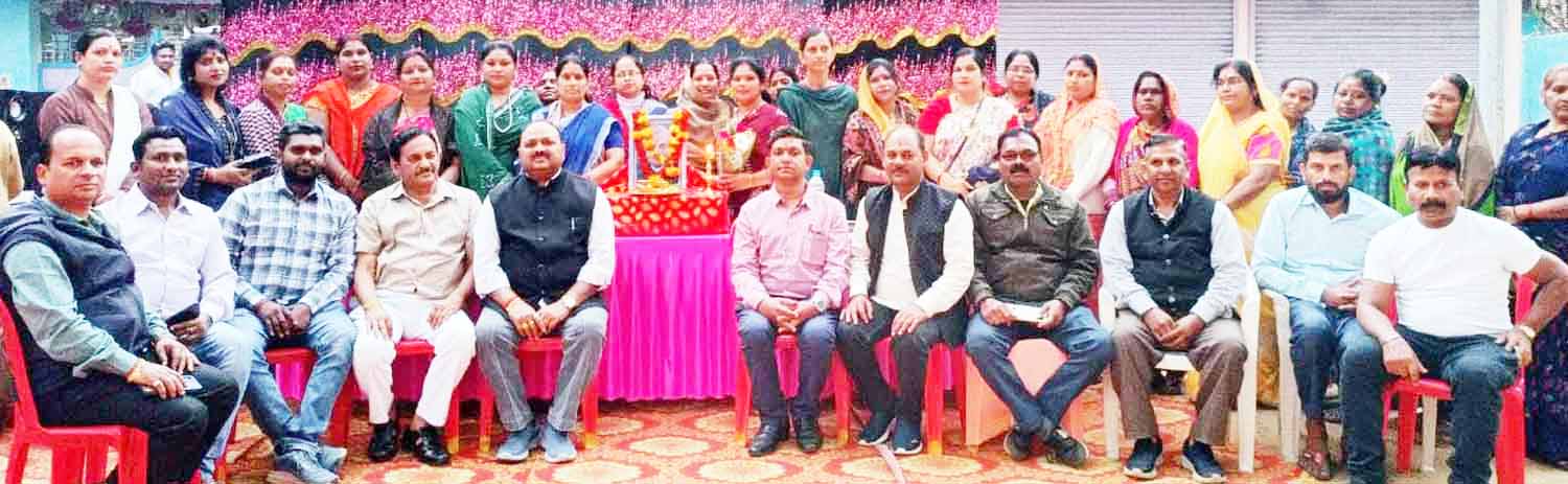 भाजपा महिला मोर्चा ने किया समूह  की महिलाओं का सम्मान