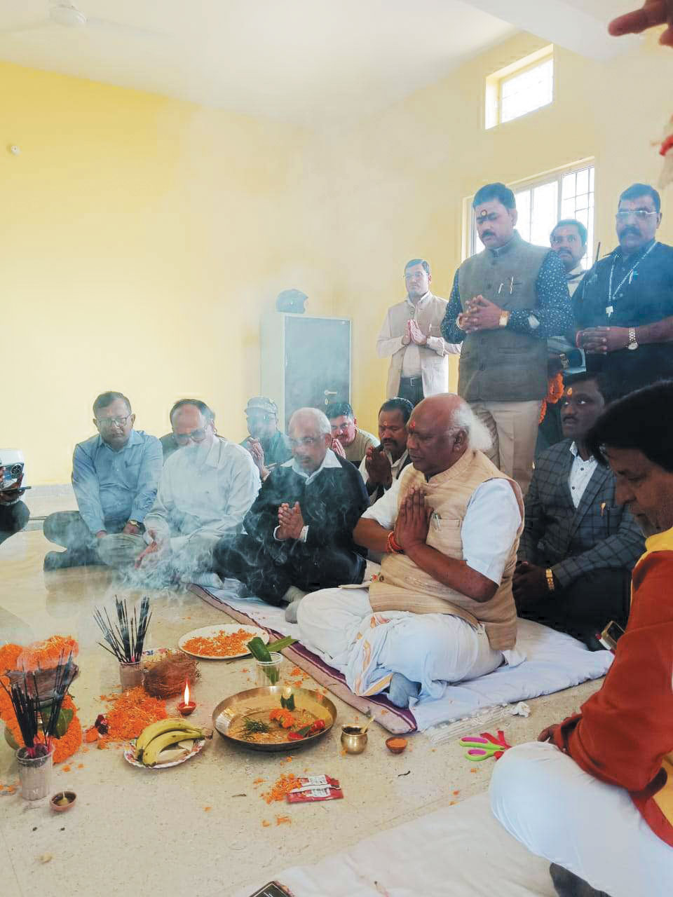 बहुप्रतीक्षित मांग पूरी, सांसद चिंतामणि ने सब स्टेशन का किया लोकार्पण बहुप्रतीक्षित मांग पूरी, सांसद चिंतामणि ने सब स्टेशन का किया लोकार्पण