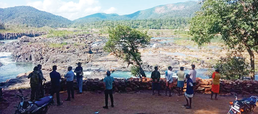 सातधार जलप्रपात में डूबे छात्र की तलाश जारी