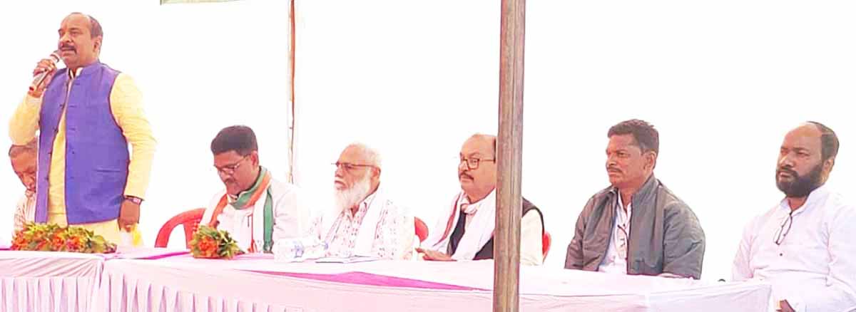 कांग्रेस का धरना-प्रदर्शन, कई मुद्दों पर सरकार को घेरा