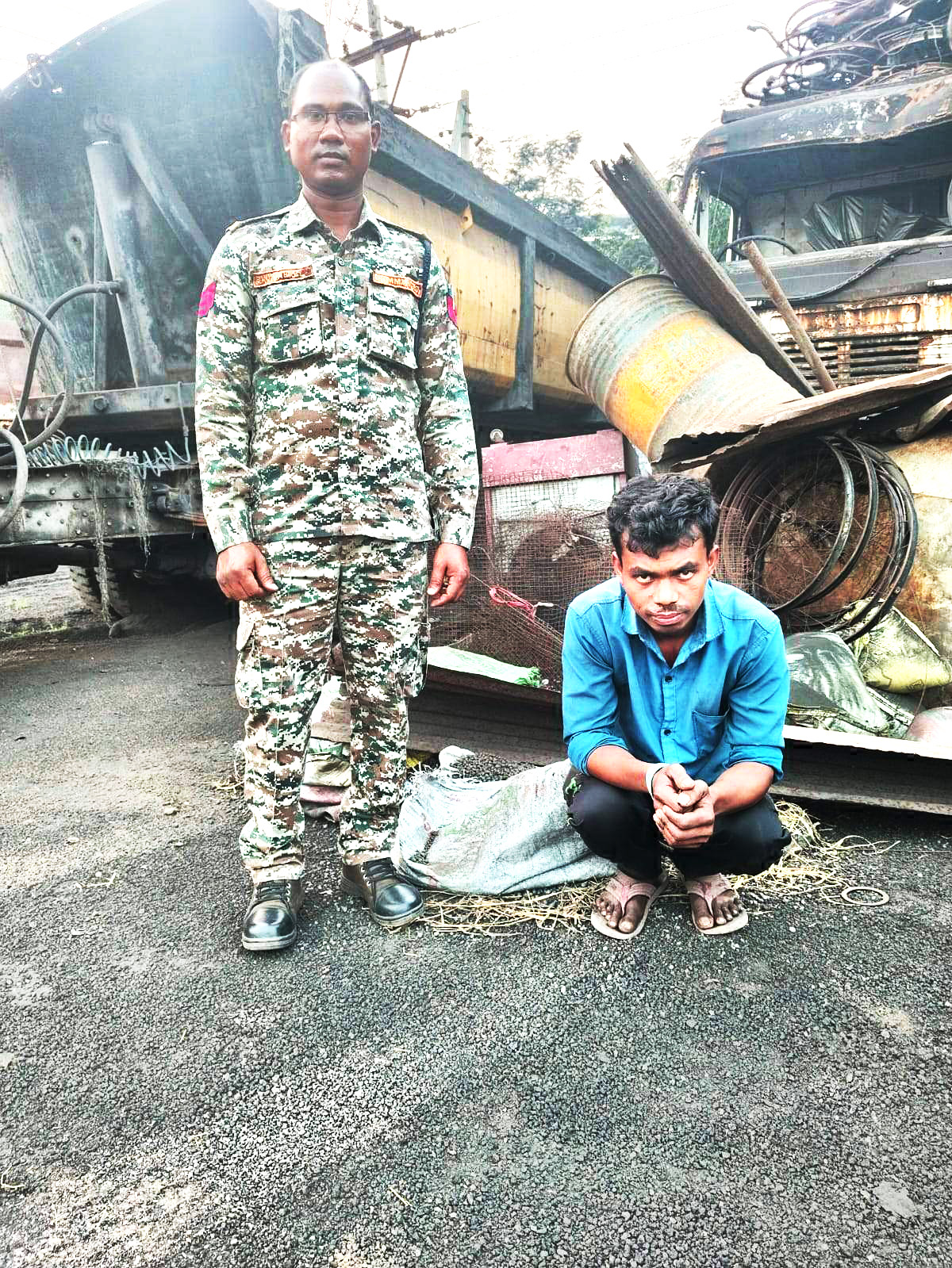अवैध कबाड़ पर 2 जगह कार्रवाई अवैध कबाड़ पर 2 जगह कार्रवाई