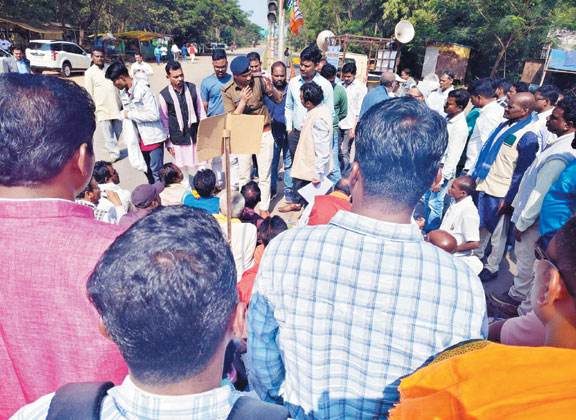 जगदलपुर में दिखा बंद का असर, हाइवे जाम जगदलपुर में दिखा बंद का असर, हाइवे जाम