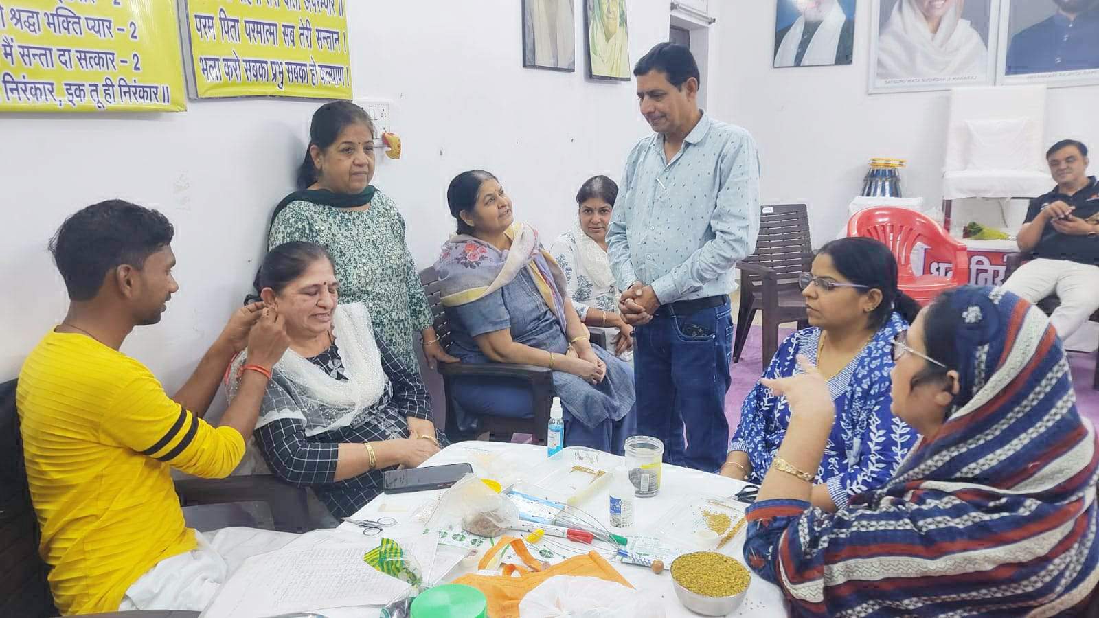 निरंकारी सेवा मंडल द्वारा नि:शुल्क एक्यूप्रेशर शिविर निरंकारी सेवा मंडल द्वारा नि:शुल्क एक्यूप्रेशर शिविर