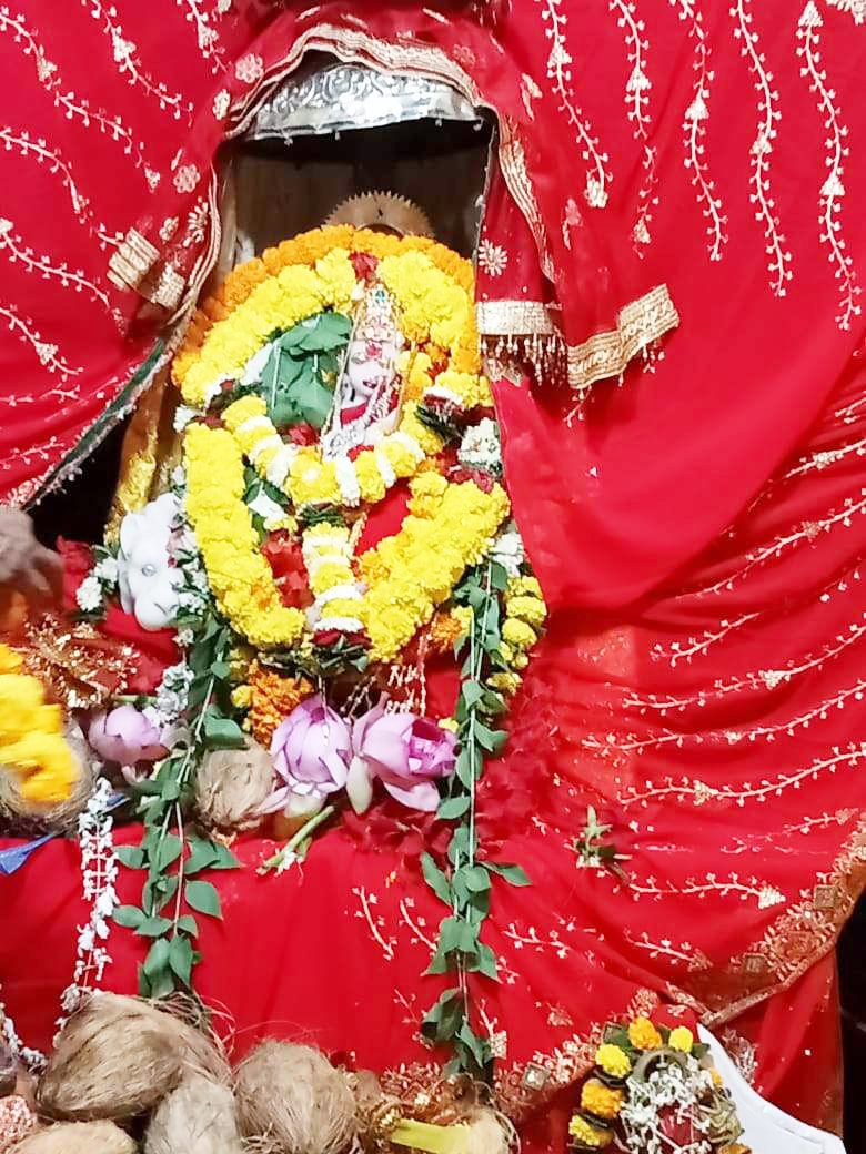 दंतेश्वरी मंदिर में पहले दिन भक्तों का तांता